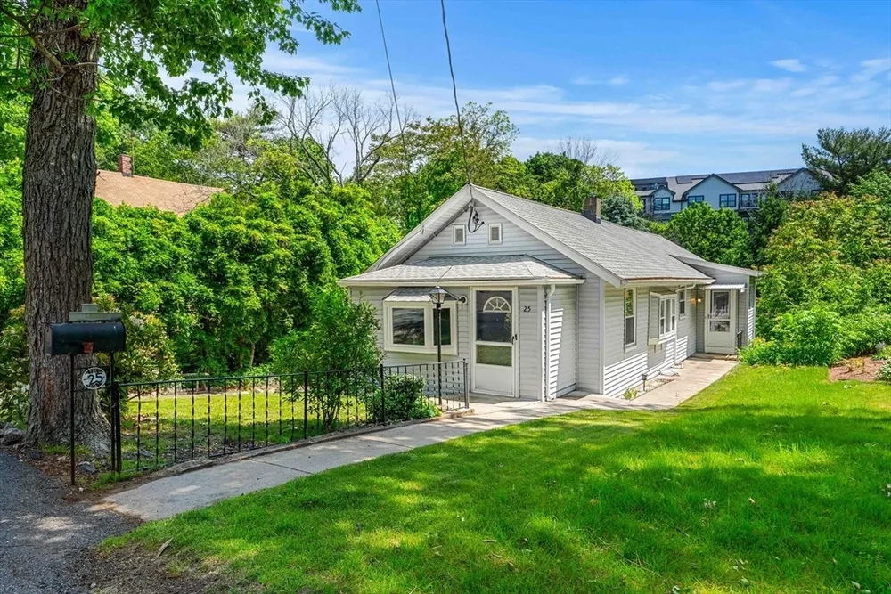 25 Wonderland Ave, Saugus, MA 01906