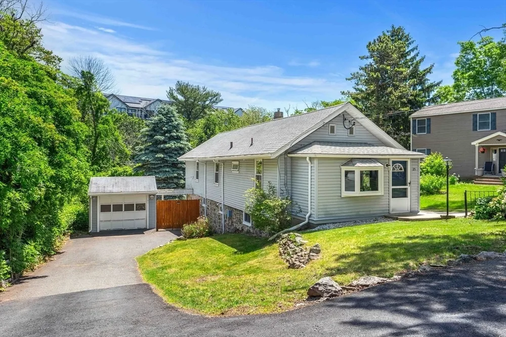 25 Wonderland Ave, Saugus, MA 01906