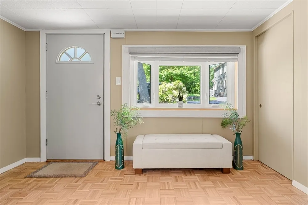 25 Wonderland Ave, Saugus, MA 01906