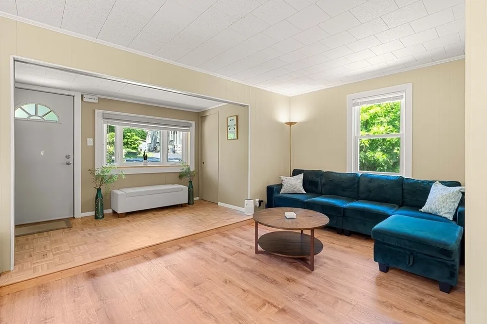 25 Wonderland Ave, Saugus, MA 01906