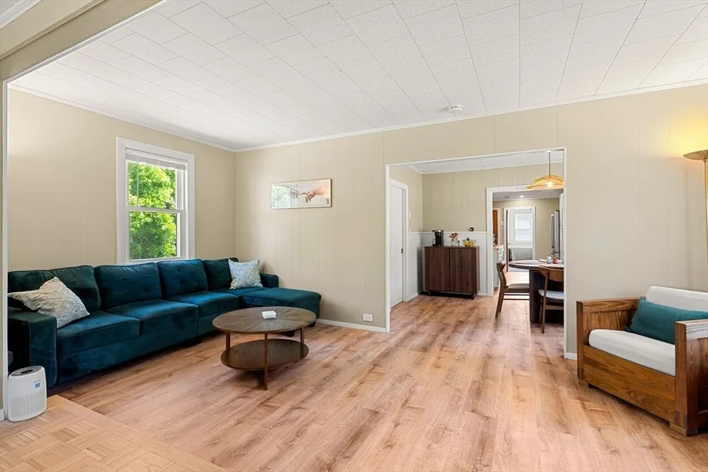 25 Wonderland Ave, Saugus, MA 01906