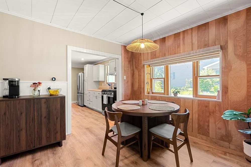 25 Wonderland Ave, Saugus, MA 01906