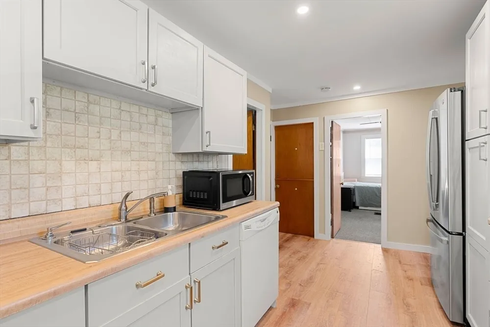 25 Wonderland Ave, Saugus, MA 01906