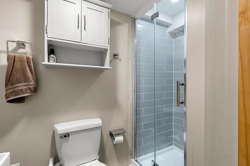 25 Wonderland Ave, Saugus, MA 01906