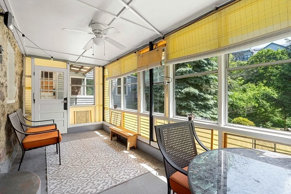 25 Wonderland Ave, Saugus, MA 01906