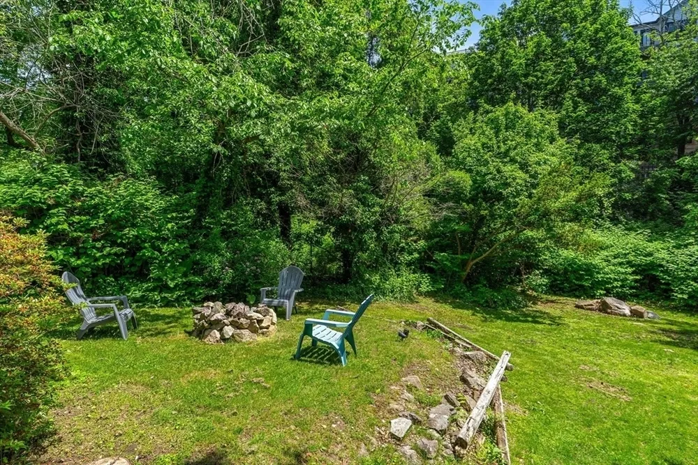 25 Wonderland Ave, Saugus, MA 01906