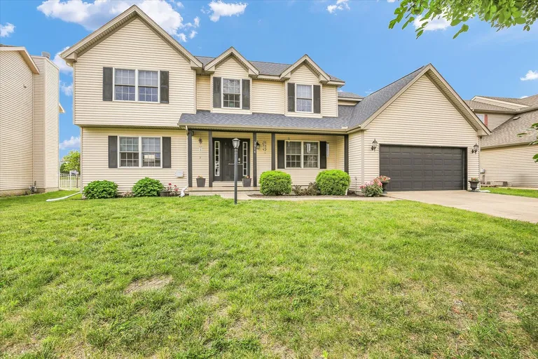 3914 Tallgrass Dr, Champaign, IL 61822