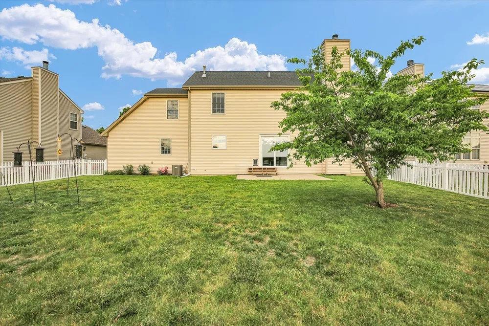 3914 Tallgrass Dr, Champaign, IL 61822