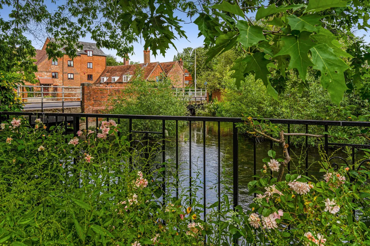 Shaw Road, Newbury, RG14 photo 19