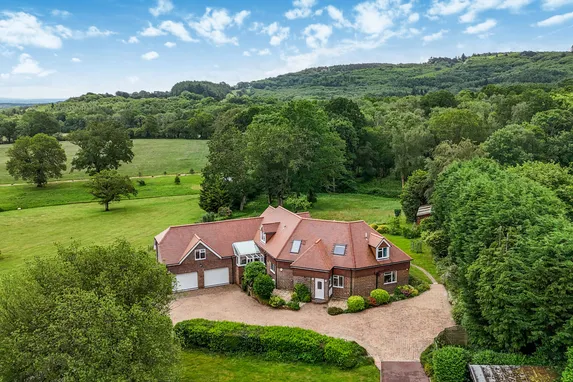 Petworth Road, HASLEMERE, GU27
