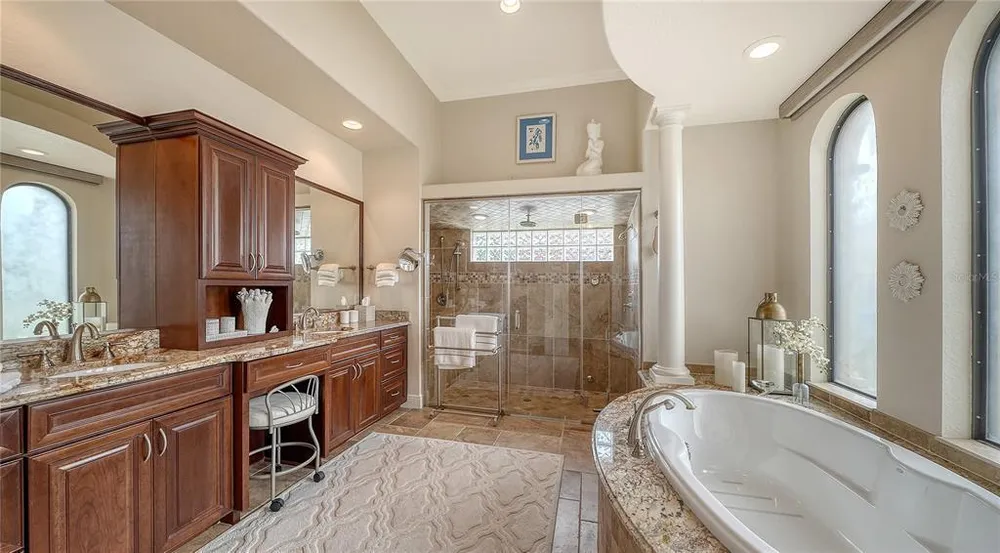 1630 Assisi Dr, Sarasota, FL 34231
