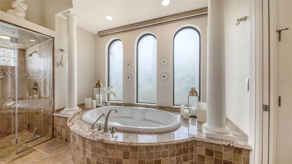 1630 Assisi Dr, Sarasota, FL 34231