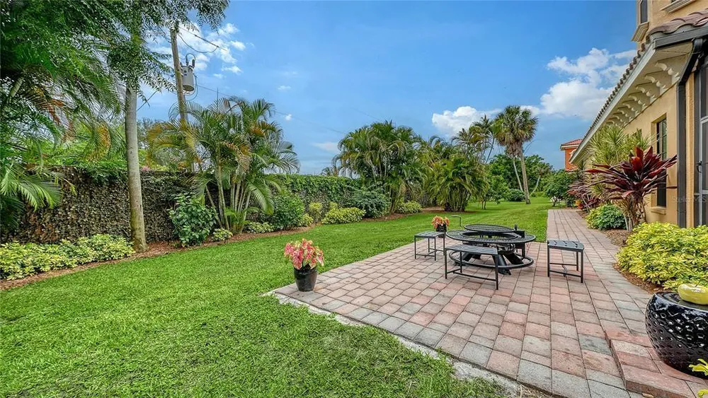 1630 Assisi Dr, Sarasota, FL 34231