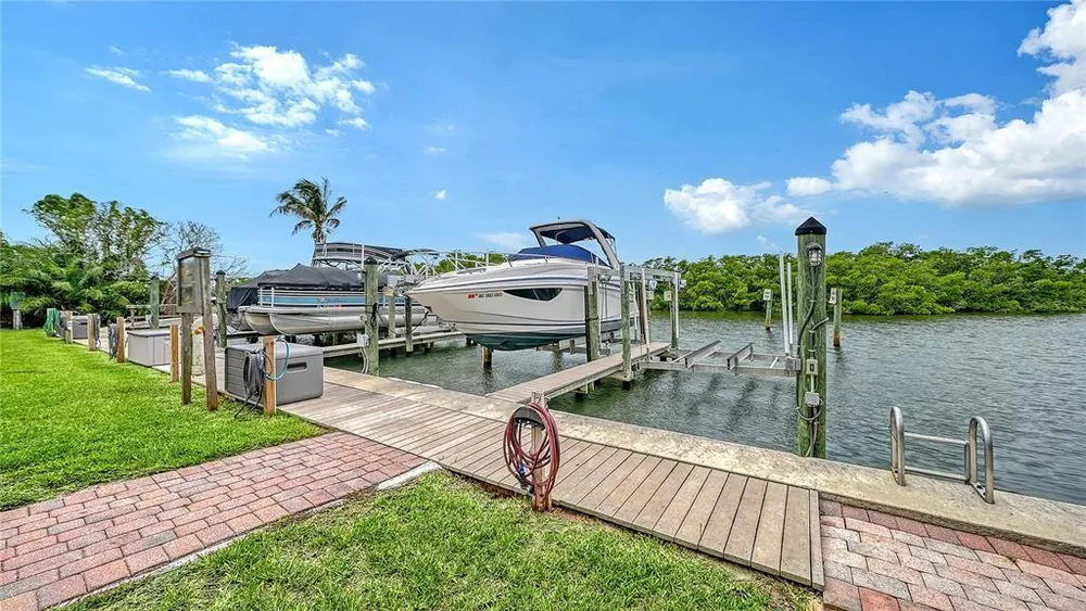 1630 Assisi Dr, Sarasota, FL 34231
