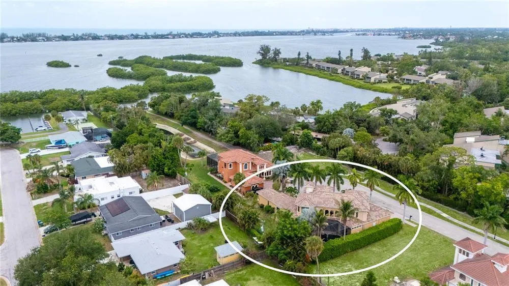 1630 Assisi Dr, Sarasota, FL 34231