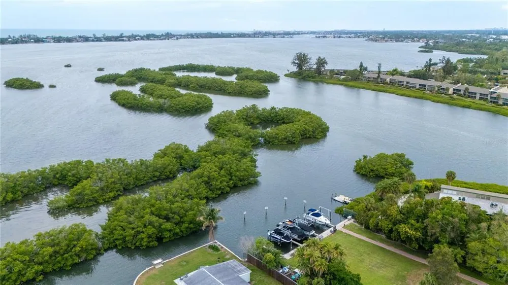 1630 Assisi Dr, Sarasota, FL 34231