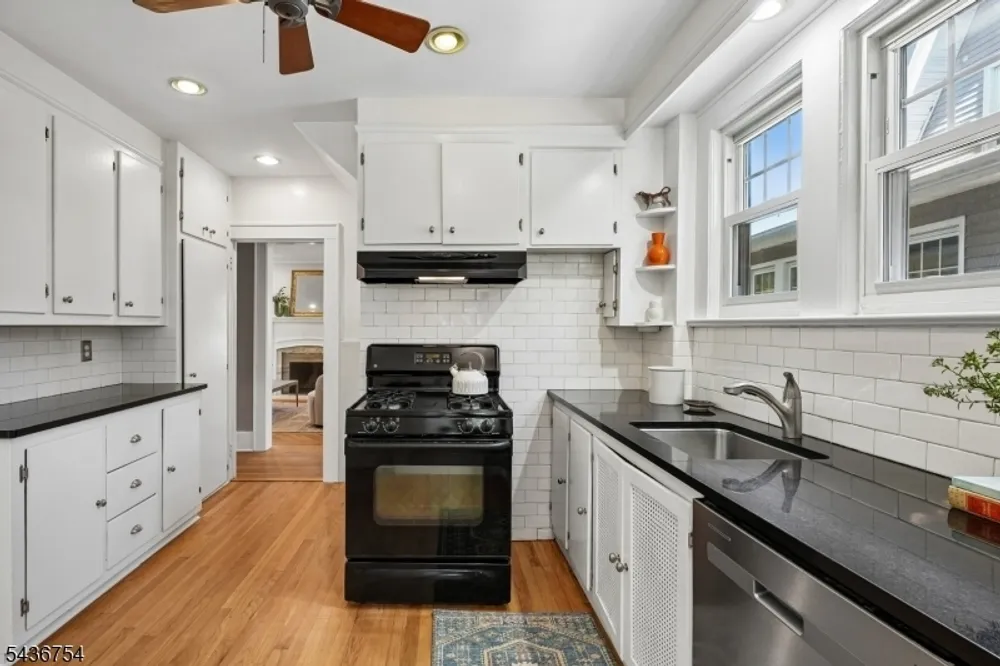 32 Rutgers St, Maplewood, NJ 07040