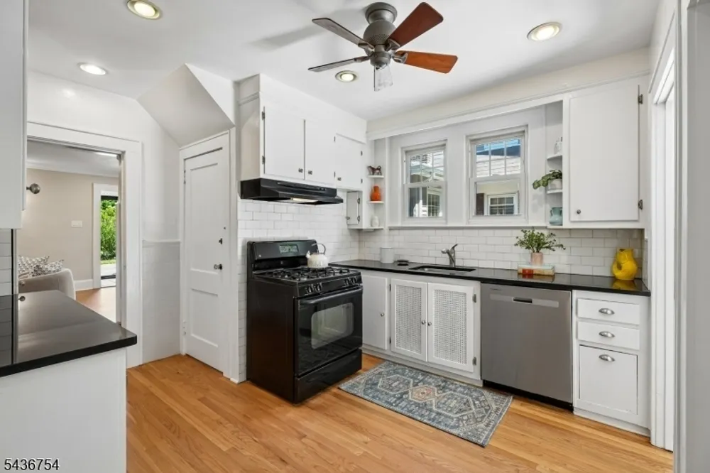 32 Rutgers St, Maplewood, NJ 07040