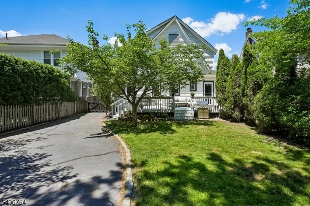 32 Rutgers St, Maplewood, NJ 07040