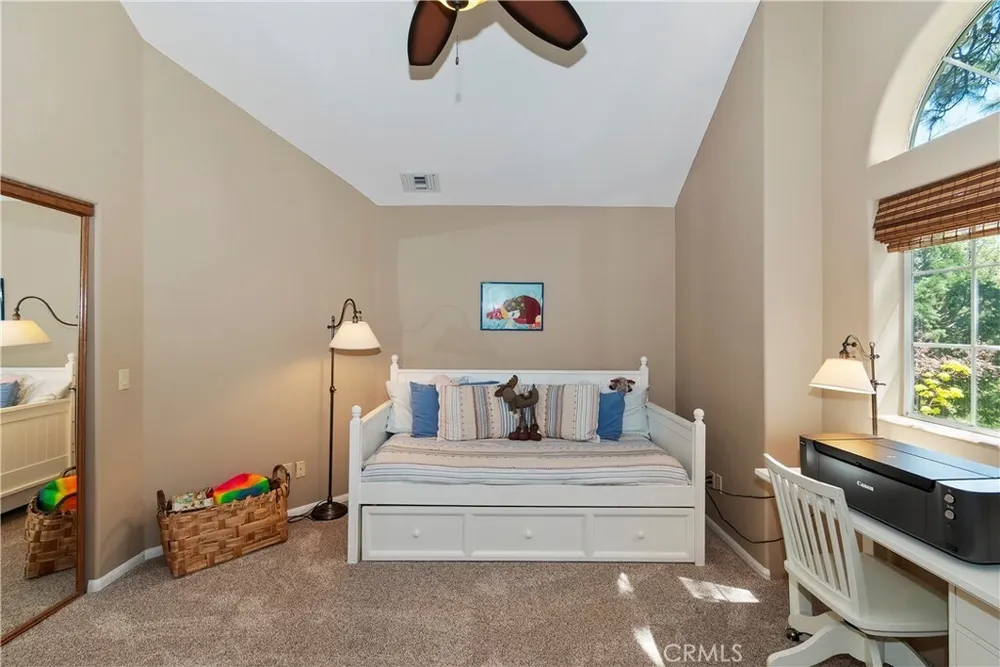 355 Cedar Ridge Dr, Lake Arrowhead, CA 92352