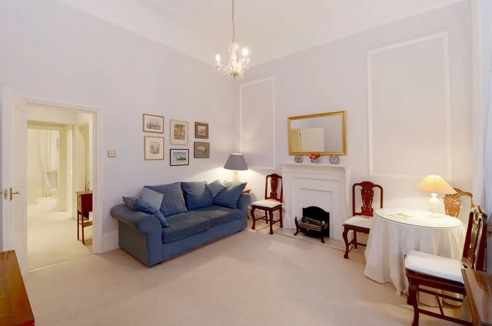 Warwick Square Pimlico SW1V photo 2