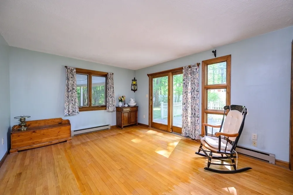371 Gardner St, Hingham, MA 02043