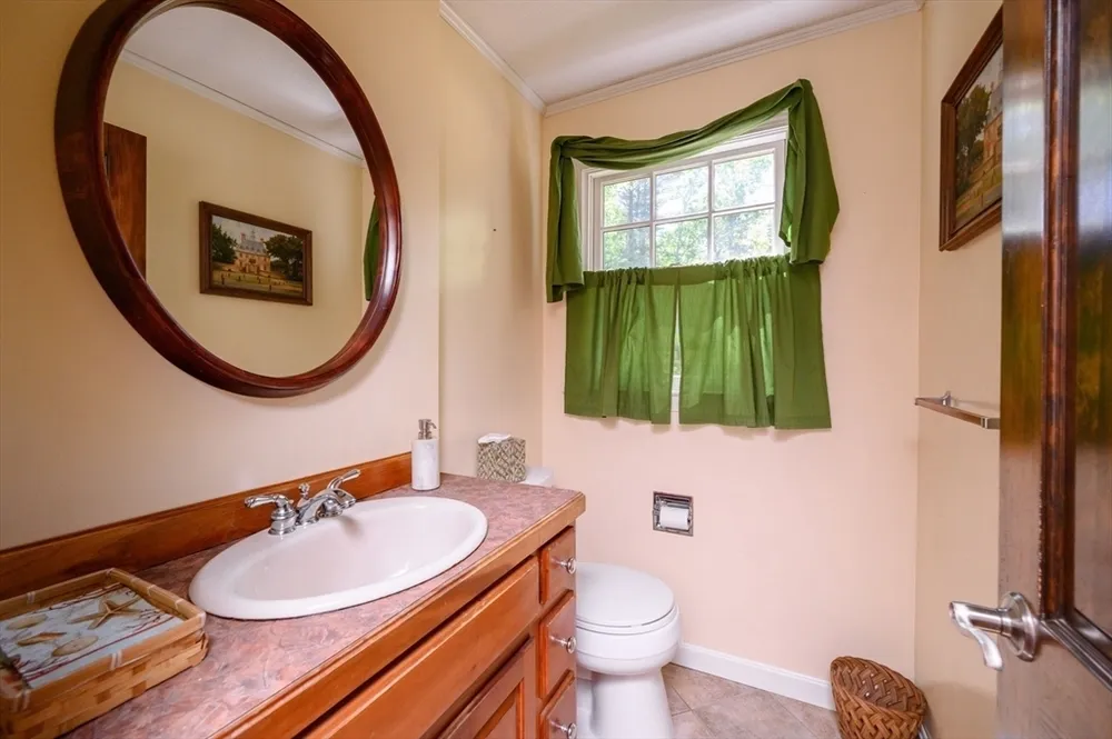 371 Gardner St, Hingham, MA 02043