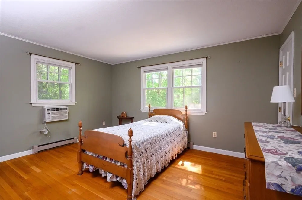 371 Gardner St, Hingham, MA 02043