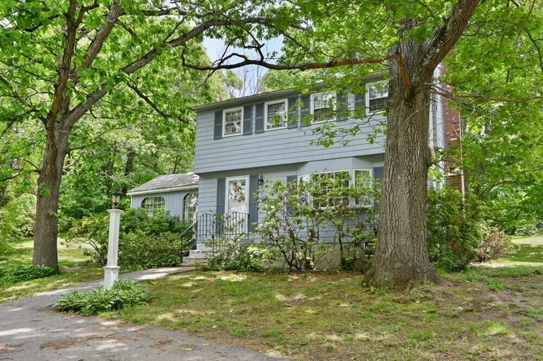 73 Hood Rd, Tewksbury, MA 01876-1058