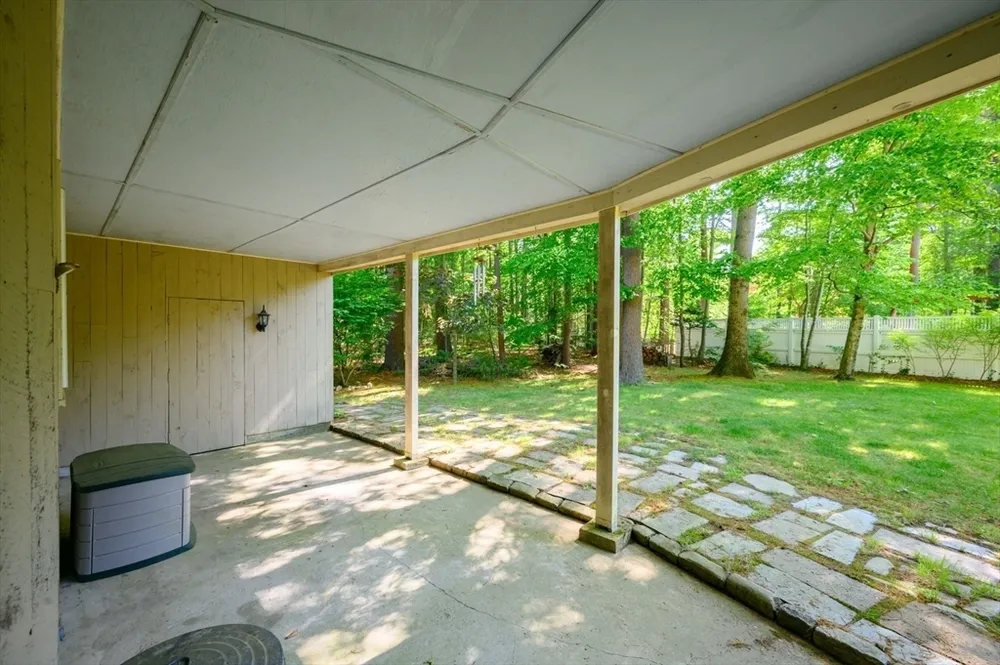 371 Gardner St, Hingham, MA 02043