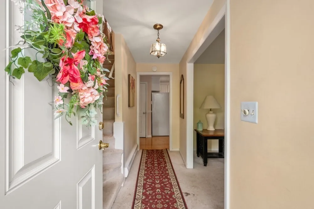 73 Hood Rd, Tewksbury, MA 01876-1058