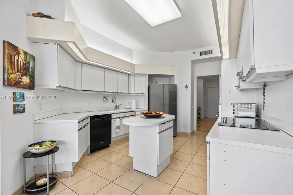 3802 NE 207th St, Aventura, FL 33180