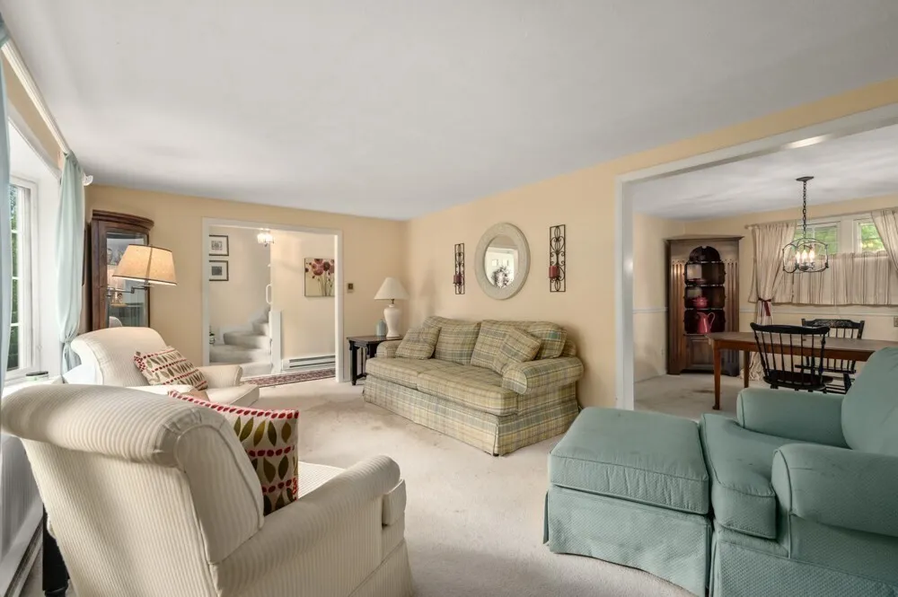 73 Hood Rd, Tewksbury, MA 01876-1058