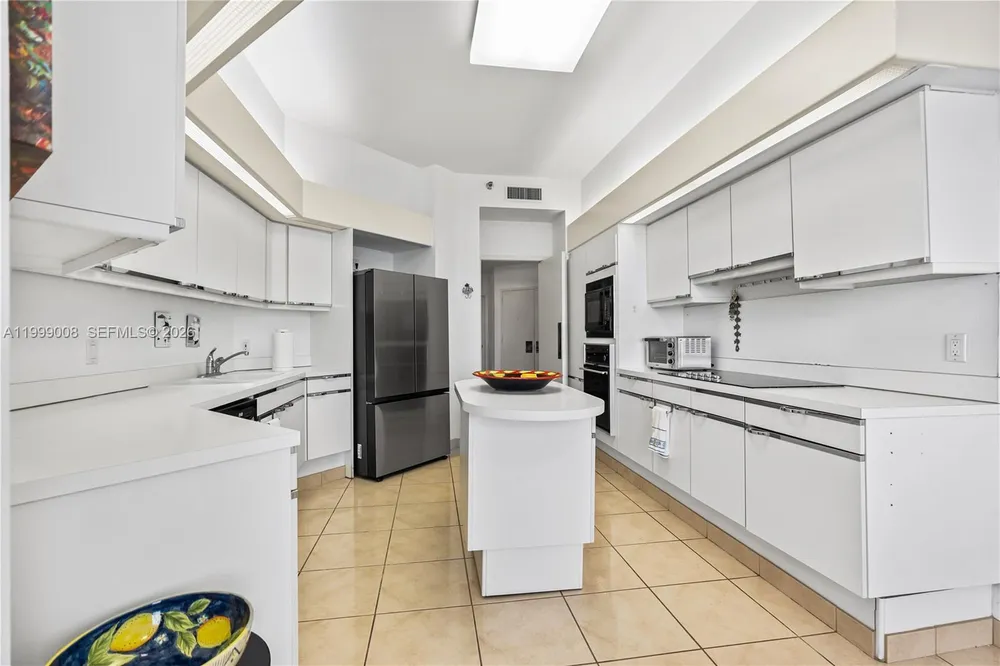 3802 NE 207th St, Aventura, FL 33180