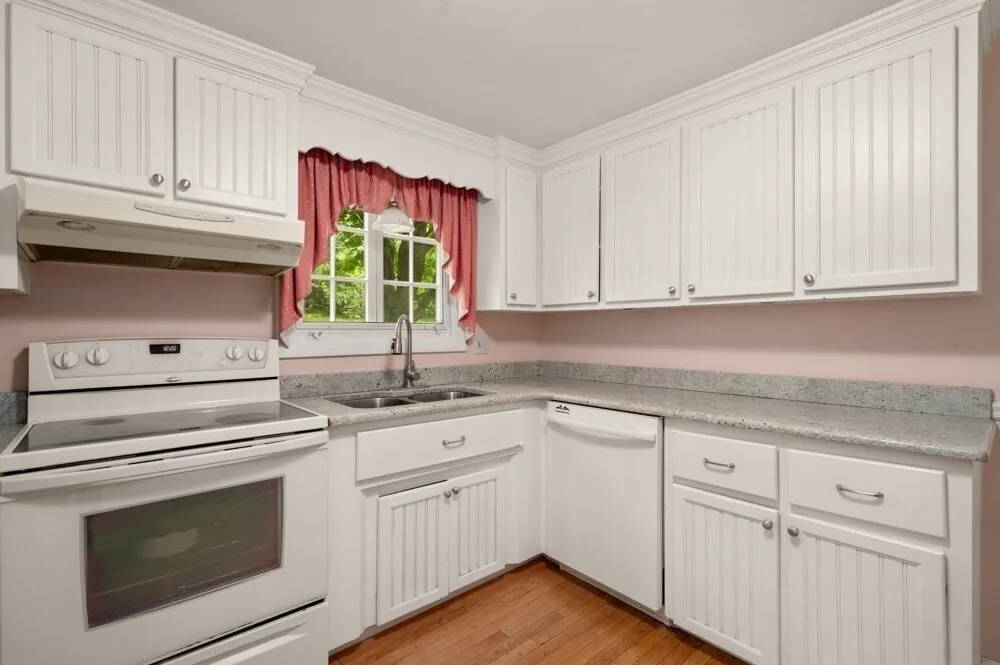 73 Hood Rd, Tewksbury, MA 01876-1058
