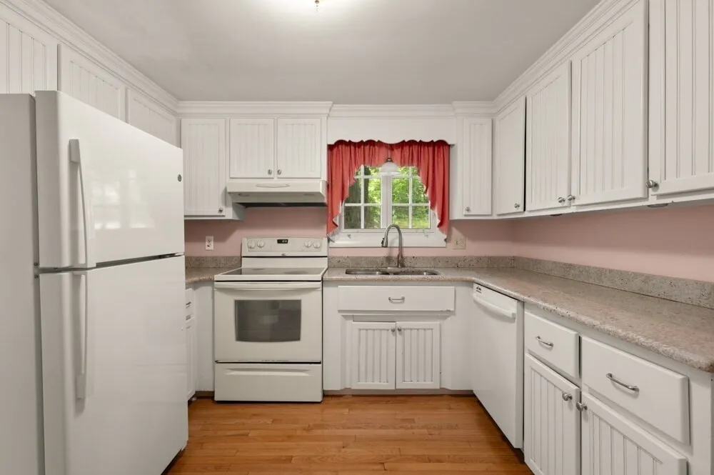 73 Hood Rd, Tewksbury, MA 01876-1058