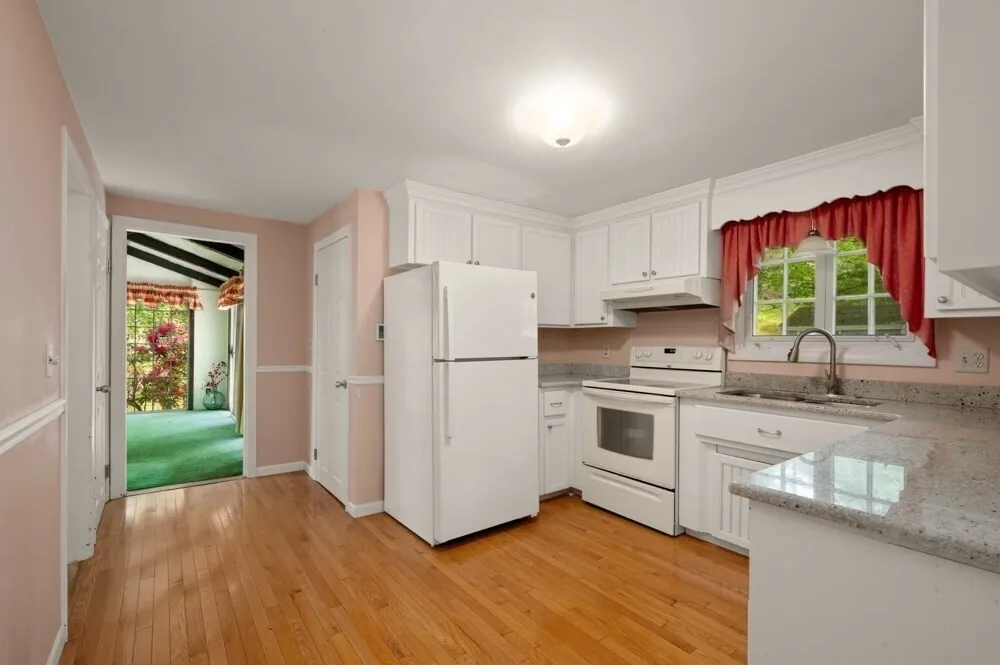 73 Hood Rd, Tewksbury, MA 01876-1058