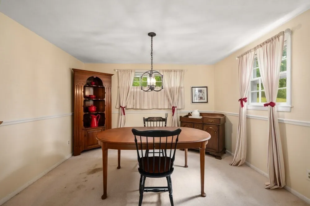73 Hood Rd, Tewksbury, MA 01876-1058