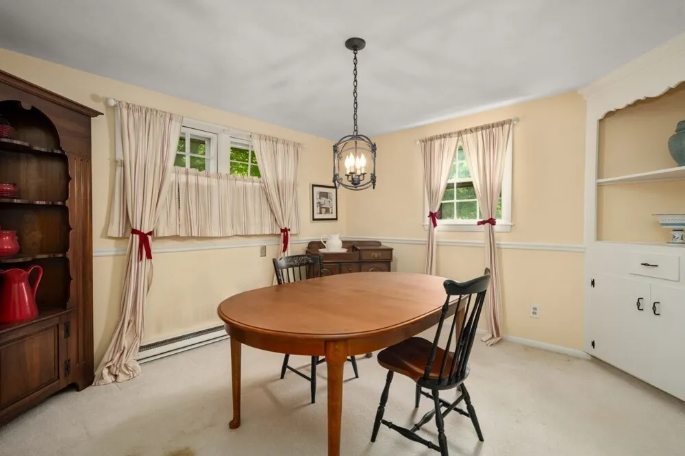 73 Hood Rd, Tewksbury, MA 01876-1058