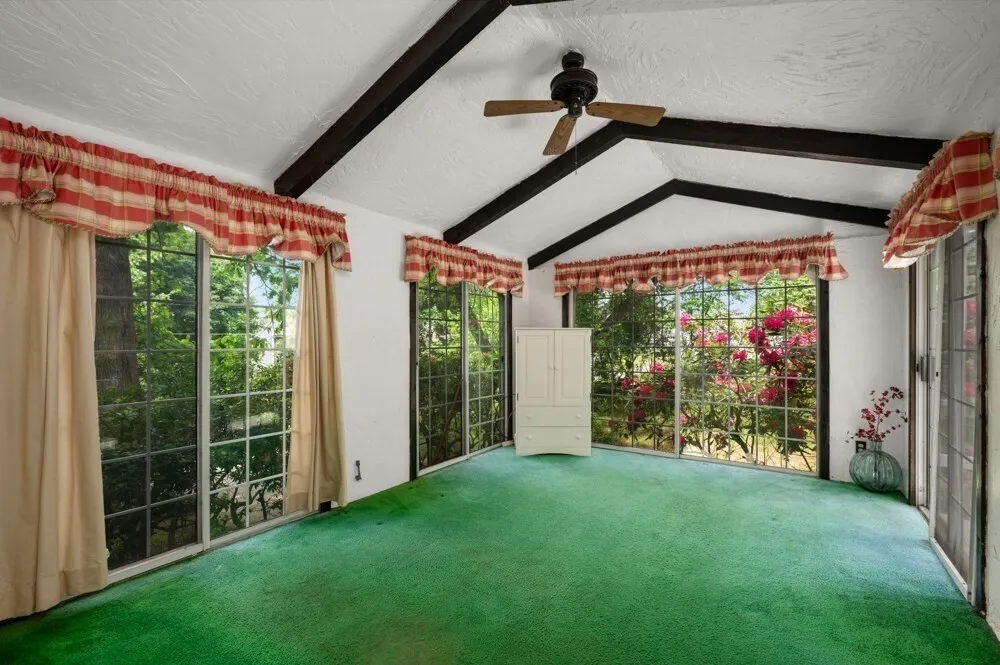 73 Hood Rd, Tewksbury, MA 01876-1058