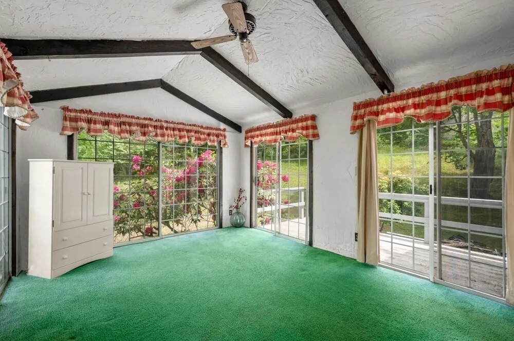 73 Hood Rd, Tewksbury, MA 01876-1058