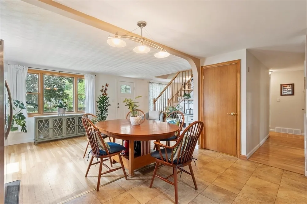 107 Maple Rd, Tewksbury, MA 01876