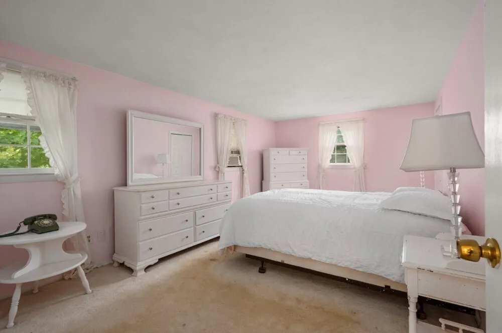 73 Hood Rd, Tewksbury, MA 01876-1058