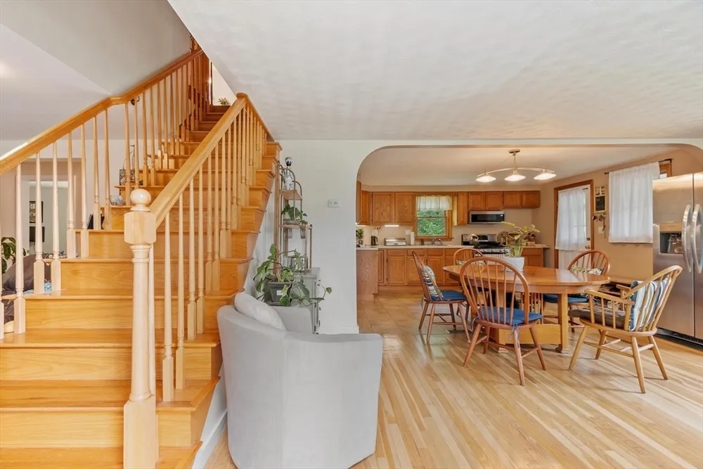 107 Maple Rd, Tewksbury, MA 01876