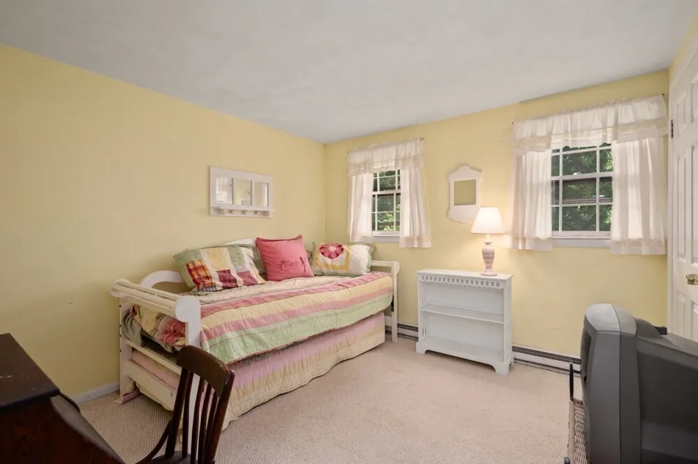 73 Hood Rd, Tewksbury, MA 01876-1058