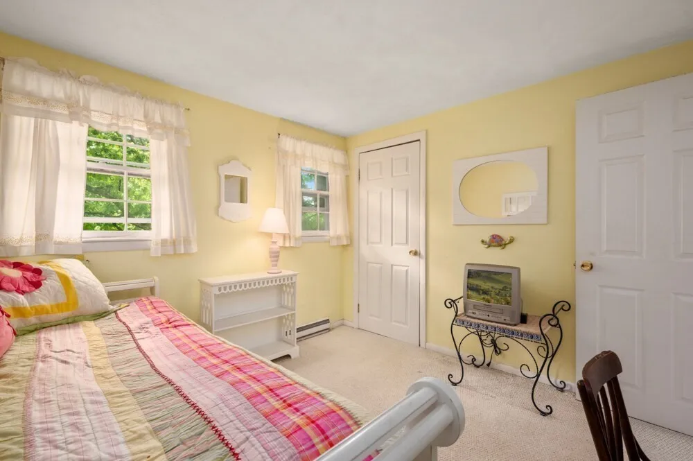73 Hood Rd, Tewksbury, MA 01876-1058