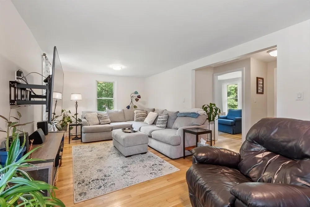 107 Maple Rd, Tewksbury, MA 01876