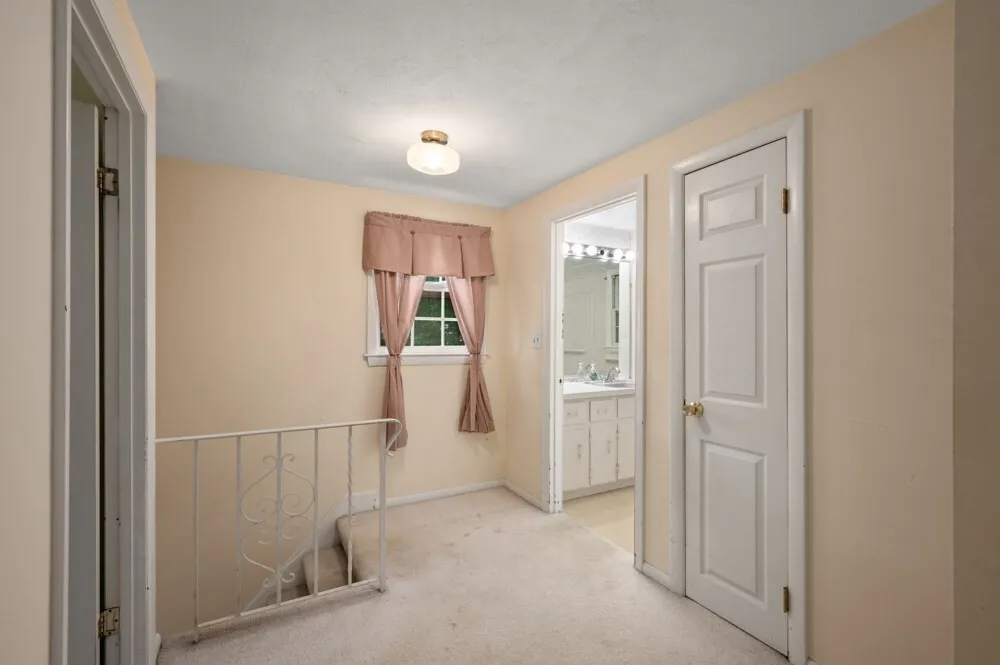 73 Hood Rd, Tewksbury, MA 01876-1058