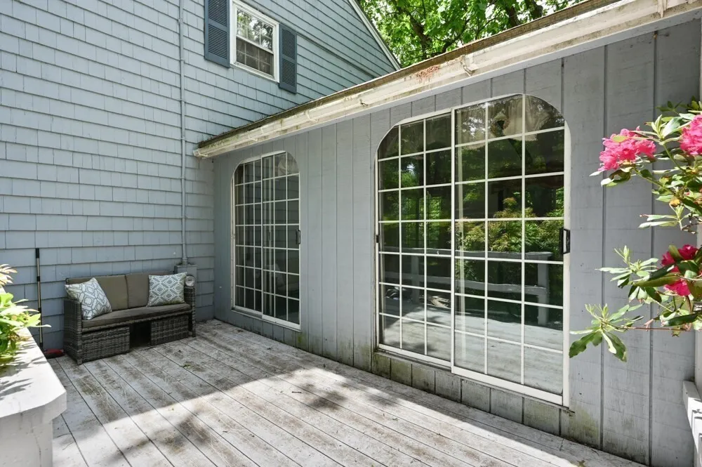 73 Hood Rd, Tewksbury, MA 01876-1058
