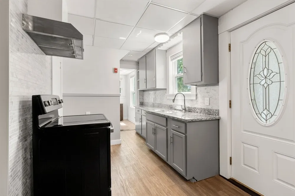 13 Highland Rd, Middleton, MA 01949